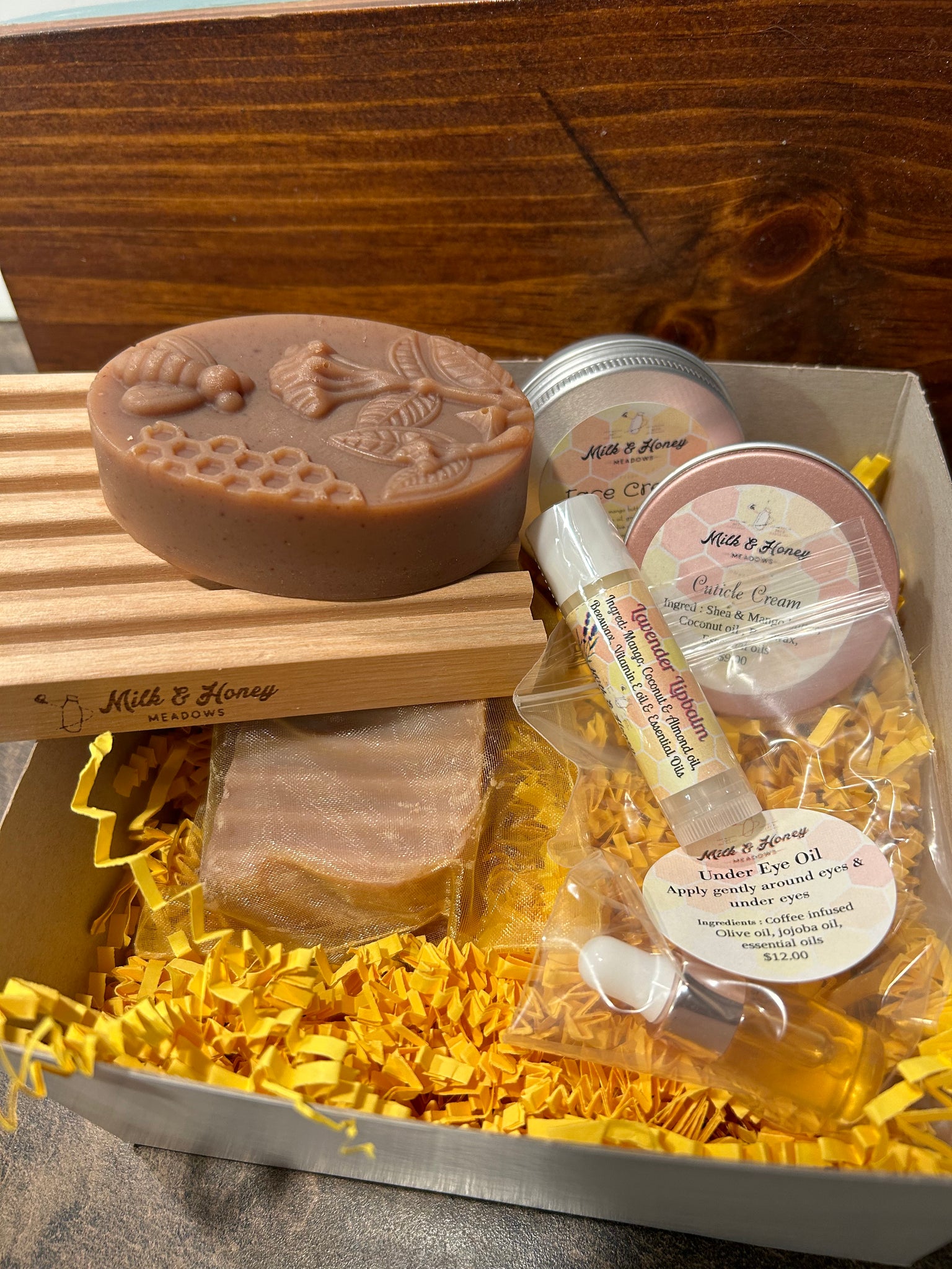 Mother's Day Gift Box (2025)